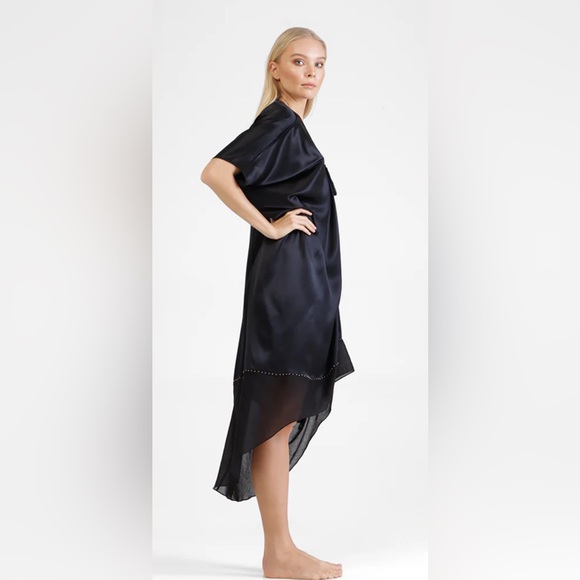 Biasa “Celia” - Classic silk kaftan with asymmetrical hem - Picture 3 of 10